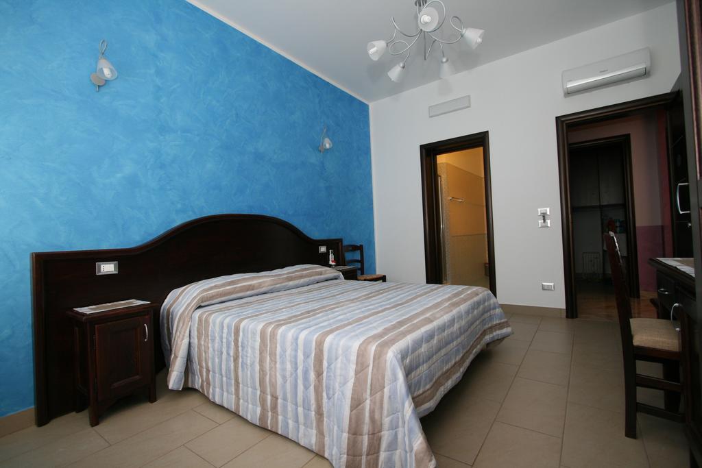 كاستيلوزو Baia Santa Margherita B&B الغرفة الصورة