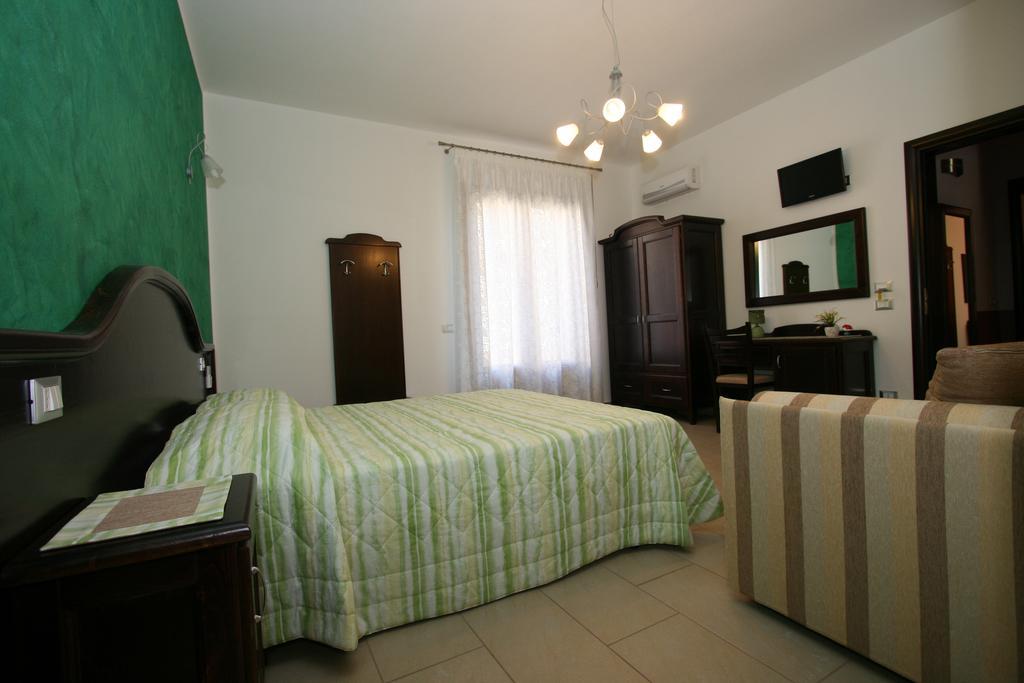 كاستيلوزو Baia Santa Margherita B&B الغرفة الصورة