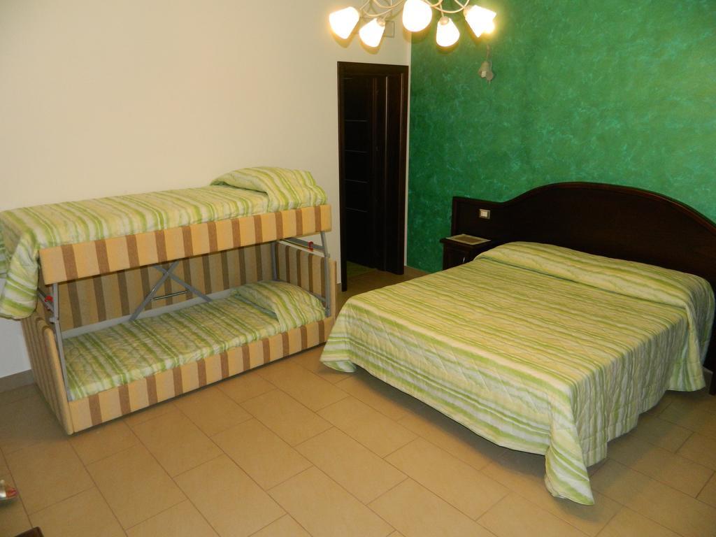 كاستيلوزو Baia Santa Margherita B&B الغرفة الصورة