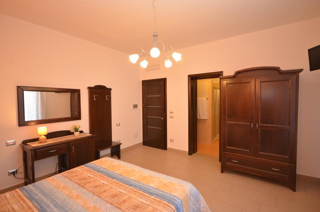 كاستيلوزو Baia Santa Margherita B&B الغرفة الصورة