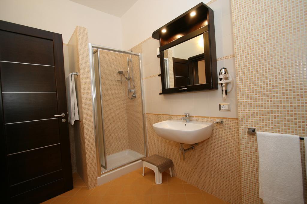 كاستيلوزو Baia Santa Margherita B&B الغرفة الصورة