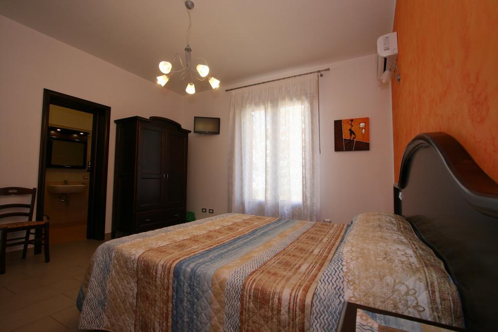 كاستيلوزو Baia Santa Margherita B&B الغرفة الصورة
